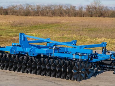 Új Magágykészítő Kombinátorok,  elöl 2 soros tárcsasorral,  4 sor kapával,  függesztett,  fix Új Magágykészítő Kombinátorok,  elöl 2 soros tárcsasorral,  4 sor kapával,  függesztett,  fix