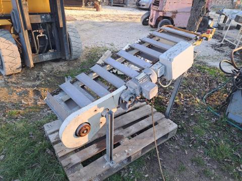 Eladó futószalag / szállítószalag / szállító pálya 0, 12Kw 4, 8m/perc Eladó futószalag / szállítószalag / szállító pálya 0, 12Kw 4, 8m/perc