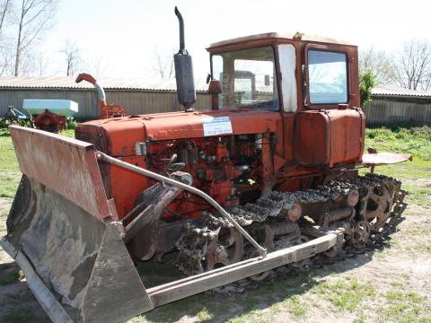 DT-75 lánctalpas traktor eladó, jó állapotban DT-75 lánctalpas traktor eladó, jó állapotban