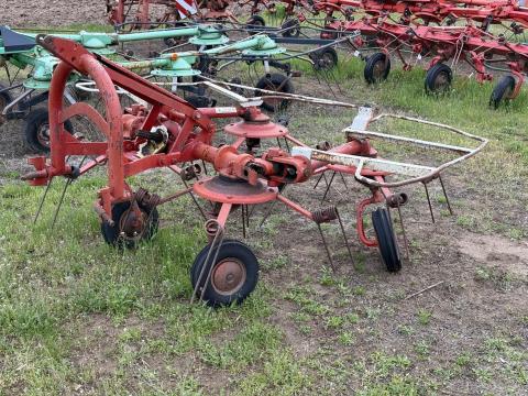 KUHN GF 440 P 4 rotoros rendterítő,  rendkezelő KUHN GF 440 P 4 rotoros rendterítő,  rendkezelő