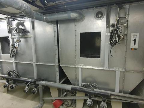 Beltéri rozsdamentes acél lisztsiló por-, granulátum-adagolóval, mérleggel, 10 t kapacitás Beltéri rozsdamentes acél lisztsiló por-, granulátum-adagolóval, mérleggel, 10 t kapacitás