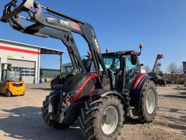 Valtra T234A homlokrakodóval