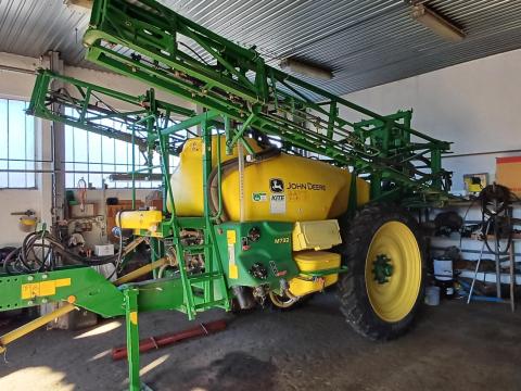 Eladó John Deere M732 vontatott permetező