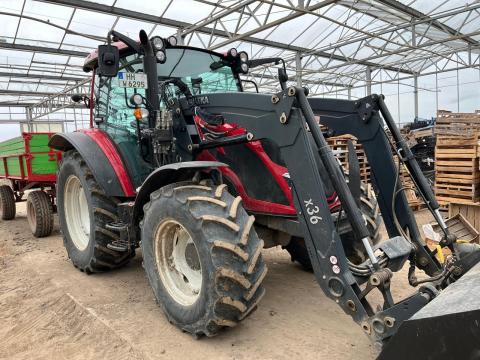 Valtra A 95 traktor