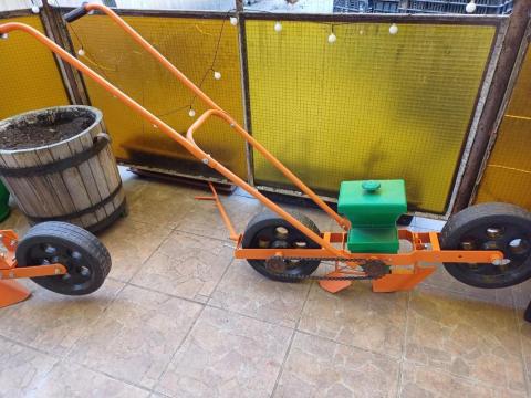 Szemenkénti vetőgép