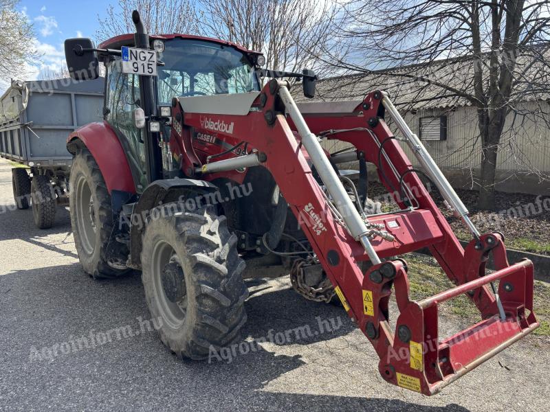 Case IH Farmall 95U Blackbull homlokrakodóval