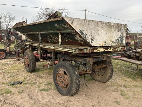 Rm 5 tonnás billenős pótkocsi szőlőszállító tepszivel Rm 5 tonnás billenős pótkocsi szőlőszállító tepszivel
