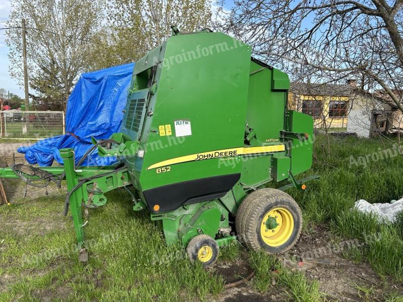 John Deere bálázó