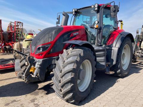 Valtra T254V SmartTouch Twintrac hátrameneti kormányzással Valtra T254V SmartTouch Twintrac hátrameneti kormányzással