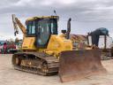 Komatsu D51PX-24 dózer