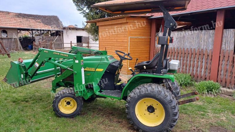 John Deere kistraktor homlokrakodó