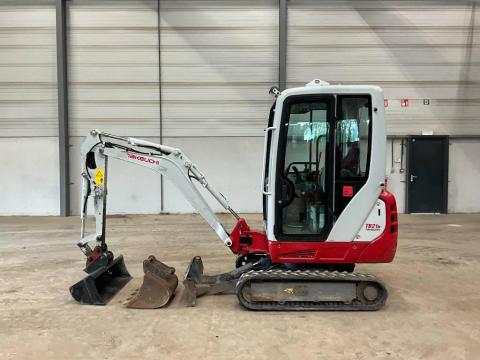Takeuchi TB 216 / 2014 / 2 864 üzemóra / Lízing 20%-tól
