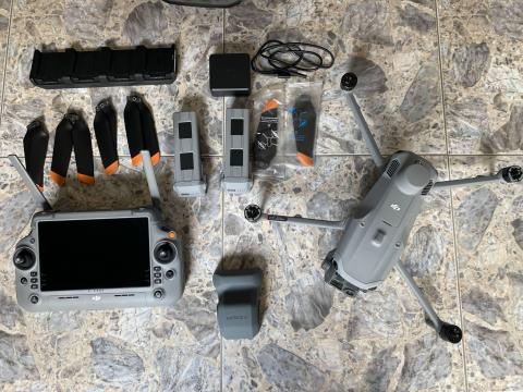 Eladó DJI Matrice 4T hőkamerás drón 2 db akkumulátorral, keménytokkal - új, 2x repült Eladó DJI Matrice 4T hőkamerás drón 2 db akkumulátorral, keménytokkal - új, 2x repült
