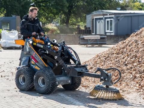 Giant Csúszókormányzású elektromos rakodógép 22 Le / Giant GS900E Giant Csúszókormányzású elektromos rakodógép 22 Le / Giant GS900E