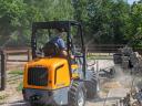 Homlokrakodó, önjáró, mini gumikerekes rakodógép 26 LE (max 1750kg) / Giant G2500 HD (demo)
