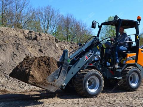 Giant Kompakt gumikerekes rakodógép 50 LE (max 1875 kg) / Giant G2700 HD Giant Kompakt gumikerekes rakodógép 50 LE (max 1875 kg) / Giant G2700 HD