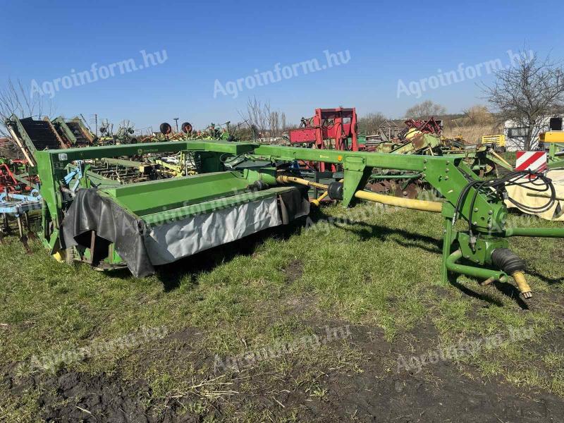 JOHN DEERE 1465, 3 MÉTERES VONTATOTT TÁRCSÁS FŰKASZA GUMIHENGERES SZÁRSÉRTŐVEL