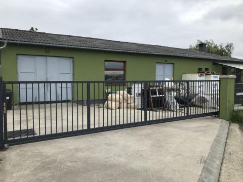 Keszthelyen 1.000 m²-es telken 300 m²-es asztalos üzem eladó Keszthelyen 1.000 m²-es telken 300 m²-es asztalos üzem eladó