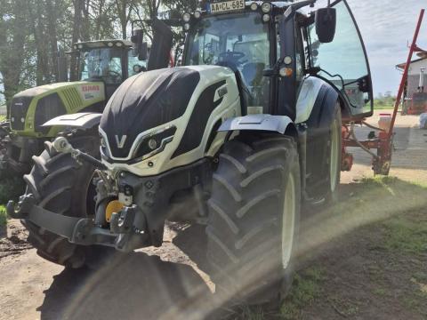 VALTRA T255 traktor újszerű állapotban, magas felszereltséggel eladó VALTRA T255 traktor újszerű állapotban, magas felszereltséggel eladó