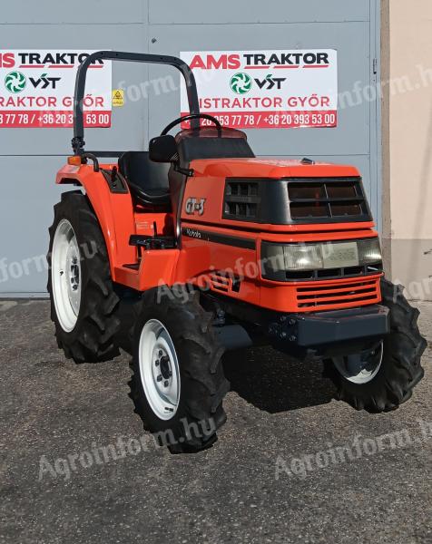 Kubota GT3 négyhengeres,  21 lóerős,  4x4 hajtású kistraktor