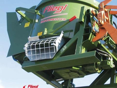 Fliegl FA öntöltős betonkeverő Fliegl FA öntöltős betonkeverő