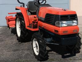 Kubota GL240 összkerekes,  szervós 24 LE traktor,  gyári talajmaróval