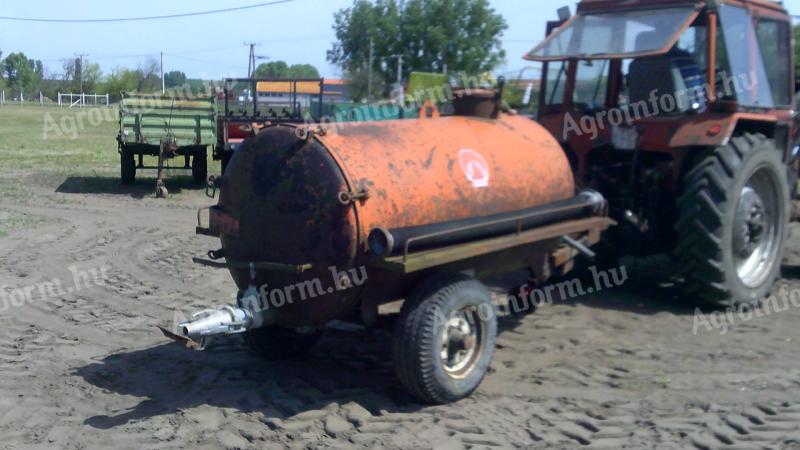Bauer 2200 literes kis szippantó