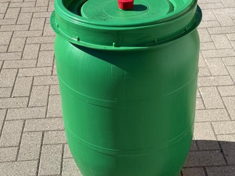 120 l-es műanyag hordó csappal és kotyogóval 120 l-es műanyag hordó csappal és kotyogóval