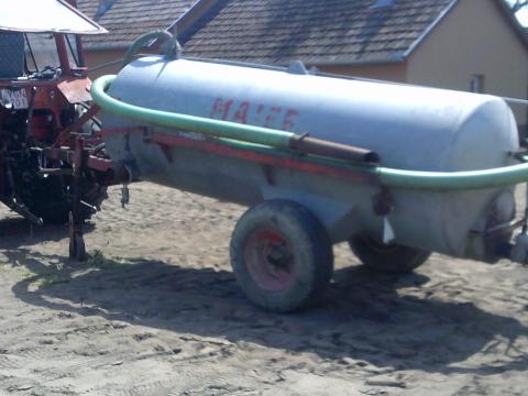 Szippantó 3000 literes,  horganyzott tartállyal Szippantó 3000 literes,  horganyzott tartállyal