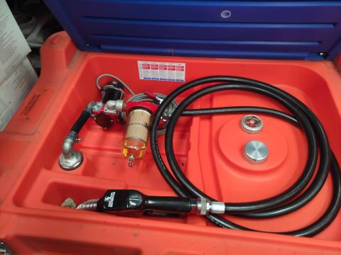 CARRYTANK 330 literes gázolajtartály 12 V-os,  40 L/perc CARRYTANK 330 literes gázolajtartály 12 V-os,  40 L/perc