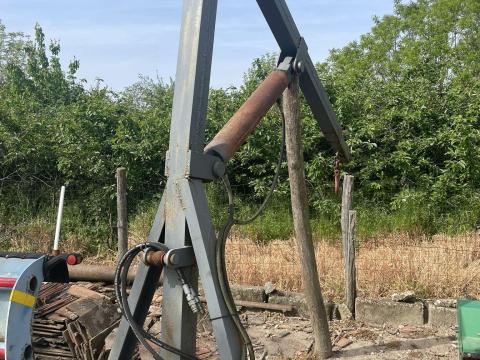 Eladó zsákemelő Eladó zsákemelő