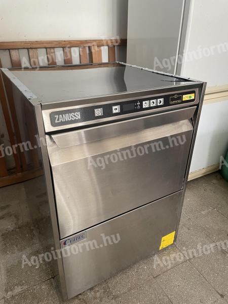 Zanussi ZUCAI DD ipari mosogatógép nagyon szép állapotban