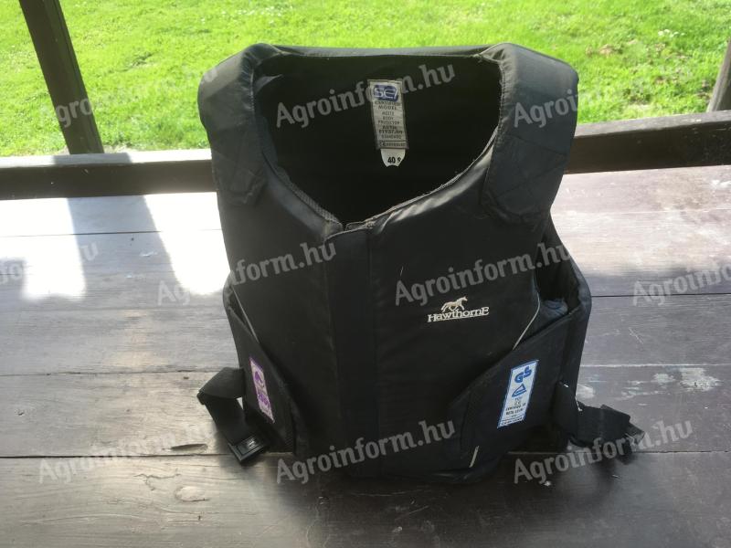 Női S-es lovas védőmellény eladó