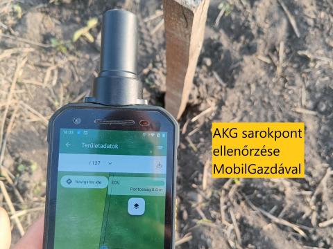 GPS RTK kézi készülék területméréshez,  sarokpontok kitűzéséhez és akg területek ellenőrzéséhez GPS RTK kézi készülék területméréshez,  sarokpontok kitűzéséhez és akg területek ellenőrzéséhez