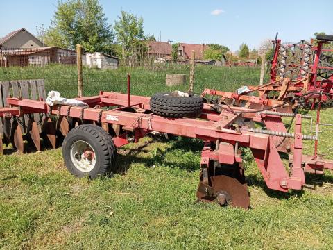 Eladó 2,8 m-es V-tárcsa Eladó 2,8 m-es V-tárcsa