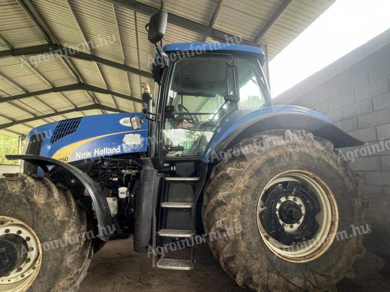 New Holland T8050