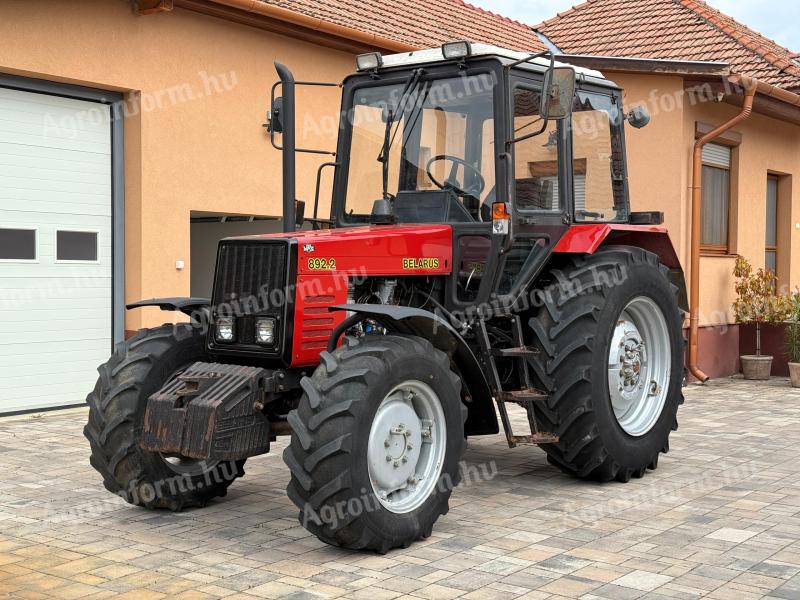 Belarus MTZ 892.2 traktor