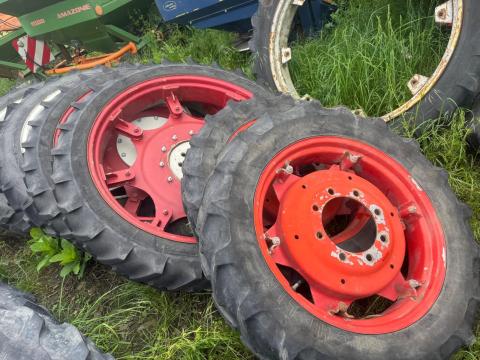 ÁPOLÓKERÉK,  MŰVELŐKERÉK GARNITÚRA 9.5-44, 9.5-28 JOHN DEERE,  CLAAS,  FERGUSON stb