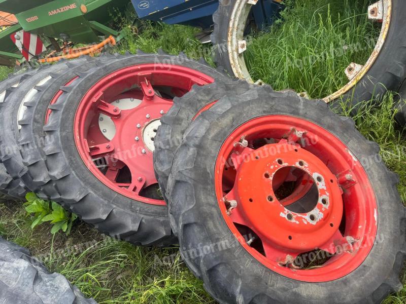 ÁPOLÓKERÉK,  MŰVELŐKERÉK GARNITÚRA 9.5-44, 9.5-28 JOHN DEERE,  CLAAS,  FERGUSON stb
