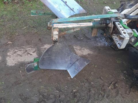 Pon-25 Tz4k gyári váltvaforgatós eke Pon-25 Tz4k gyári váltvaforgatós eke