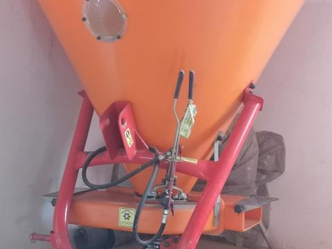 Műtrágyaszóró 500 literes eladó Műtrágyaszóró 500 literes eladó