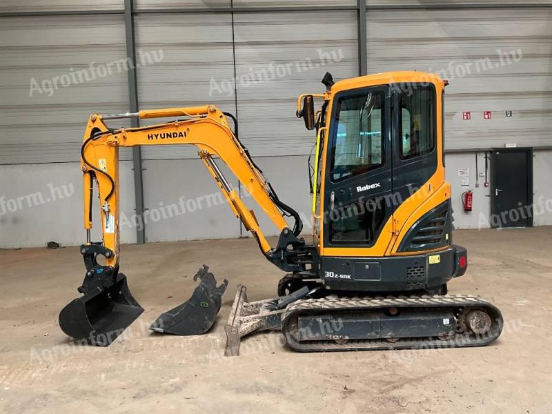 Hyundai 30 Z-9 AK / 2021 / 2 222 üzemóra / Lízing 20%-tól
