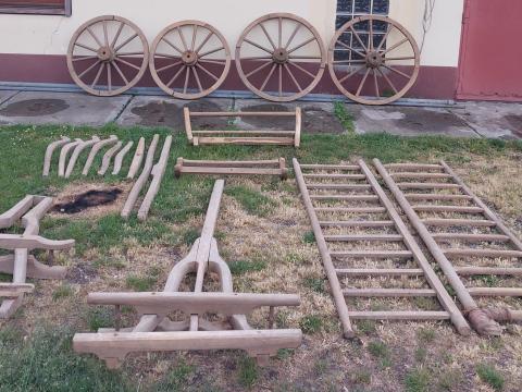 Löcsös szekér több új darabja Löcsös szekér több új darabja