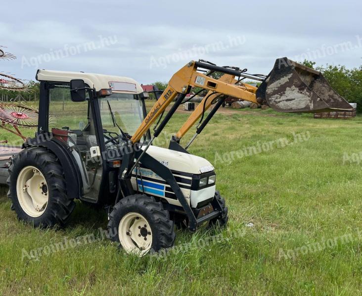 Lamborghini kistraktor homlokrakodóval