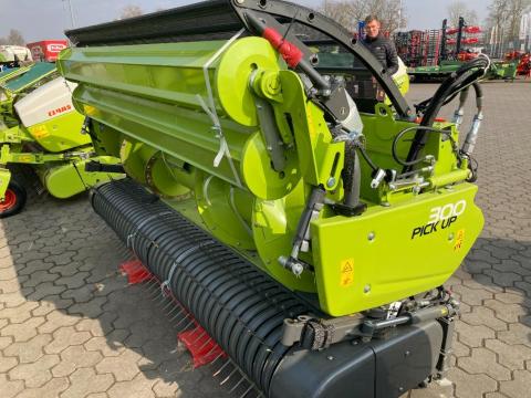 Claas PU 300 HD Contour silózó rendfelszedő adapter Claas PU 300 HD Contour silózó rendfelszedő adapter