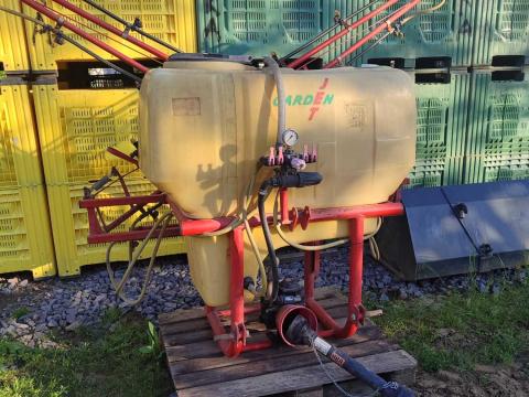 Szántóföldi permetező 660/12 Szántóföldi permetező 660/12