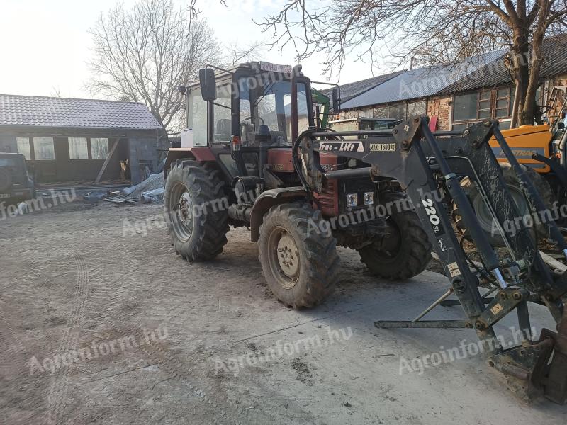 Mtz Belarus 1025.2 TracLift homlokrakodóval