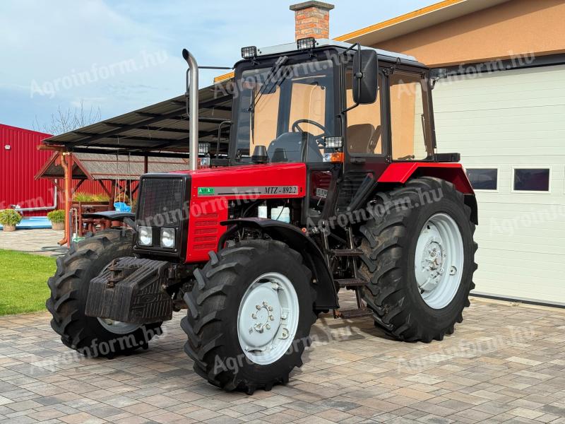 Belarus MTZ 892.2 traktor
