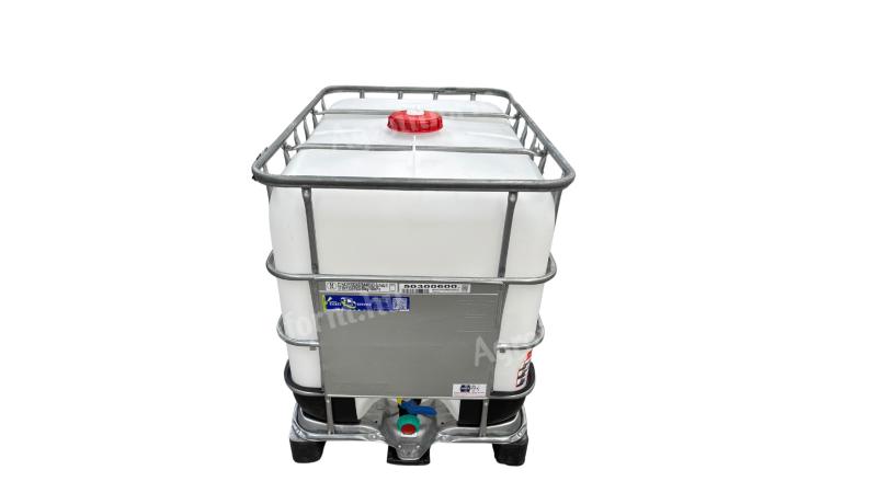 Schütz 640 Literes,  mosott,  műanyag raklapos,  erősített IBC tartály