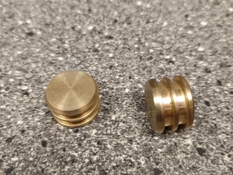 Dugattyú a Supercut oldalirányú láncvezető feszítéséhez F056018 Dugattyú a Supercut oldalirányú láncvezető feszítéséhez F056018